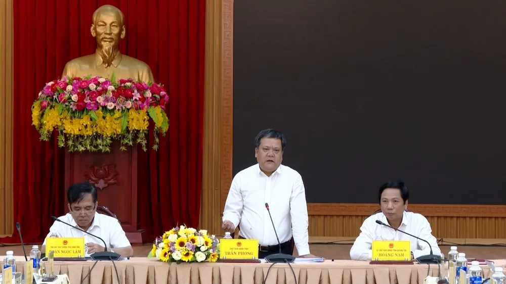 Phó Bí thư Tỉnh ủy, Chủ tịch UBND tỉnh Quảng Bình Trần Phong, kết luận tại cuộc họp. Ảnh: Biên Cương 107d1200232t9234l7-anh-1-chu-tich-ubnd.jpg