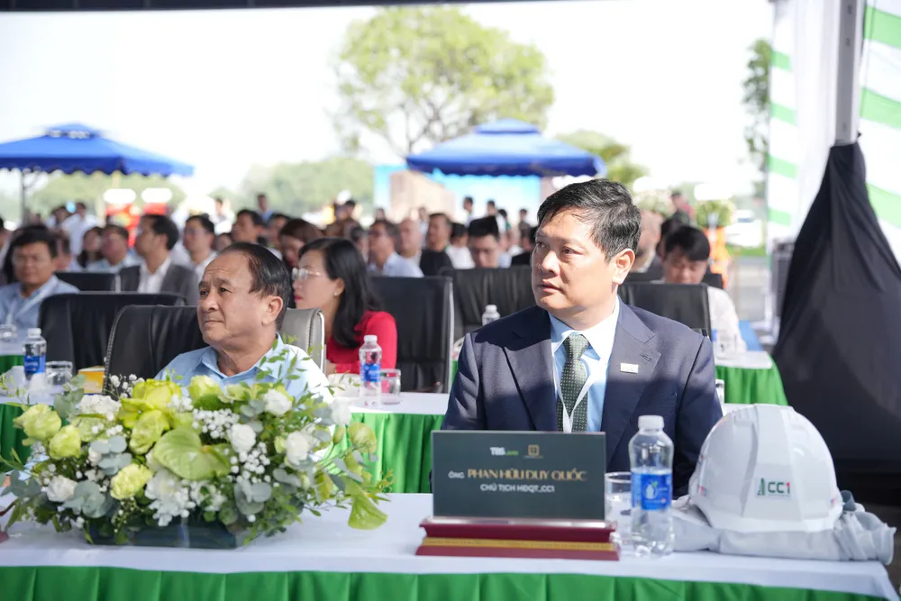 Ông Phan Hữu Duy Quốc, Chủ tịch HĐQT CC1 tham dự Lễ khởi công dự án Khu dân cư Hồ Gươm Xanh gen-h-z6747052195656_c79adf90ff40fc87cd94abc67b1ffe7b.jpg