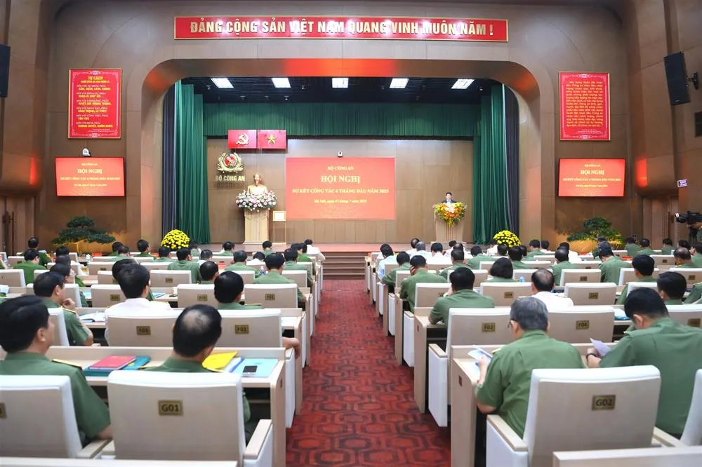Quang cảnh hội nghị 9-7986-2341.jpg