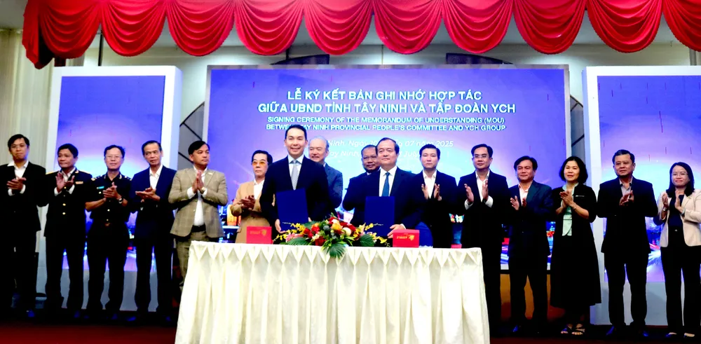 Nghi thức ký kết Bản ghi nhớ giữa UBND tỉnh Tây Ninh với Tập đoàn YCH (Singapore) 2.jpg