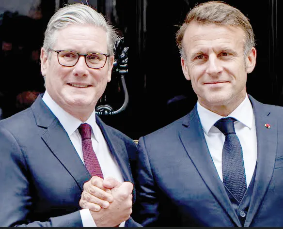 Thủ tướng Anh Keir Starmer (trái) và Tổng thống Pháp Emmanuel Macron. Ảnh: SHUTTERSTOCK 1.jpg