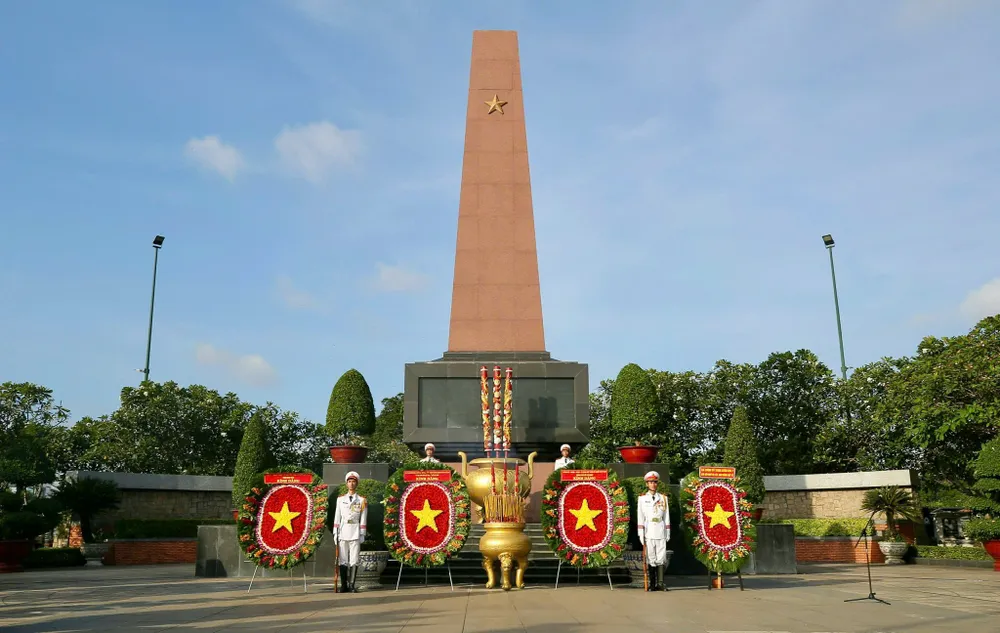 Nghĩa trang Liệt sĩ TPHCM những ngày tháng Bảy. Ảnh: DŨNG PHƯƠNG CN4 tan van.jpg