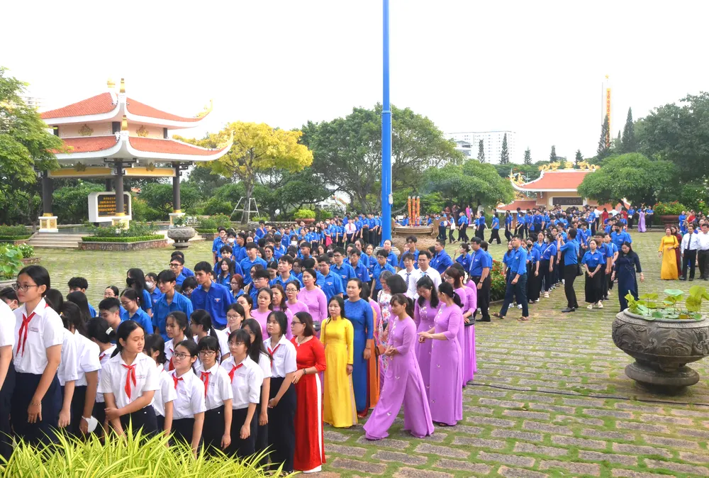Hơn 500 người dâng hương tại Đền thờ Liệt sĩ phường Vũng Tàu 2 liet si.jpg