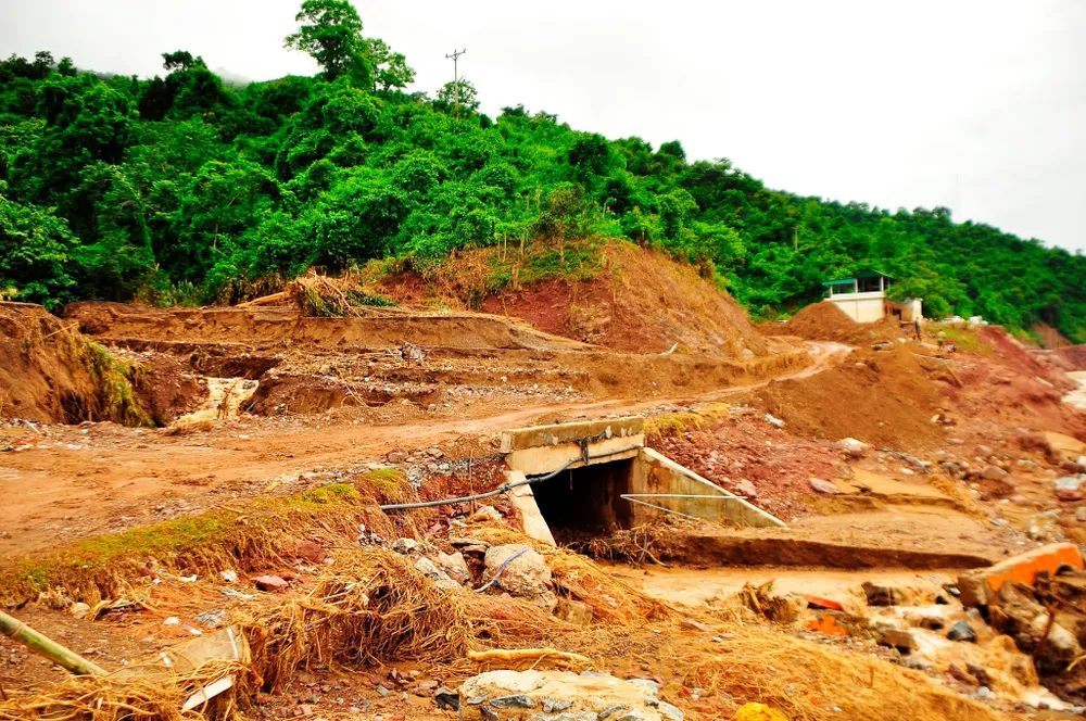 Quốc lộ 16 qua xã Mỹ Lý, Nhôn Mai bị sạt lở, hư hỏng nghiêm trọng. Ảnh: Hồ Văn Ngợi 523769536_746221405036511_8598395000973483573_n.jpg