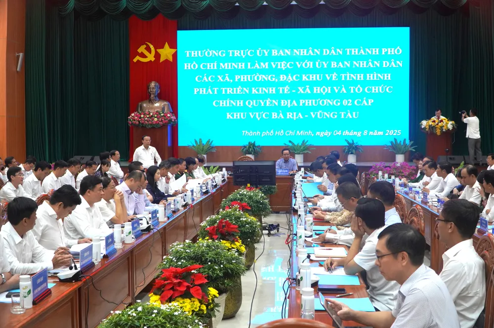 Quang cảnh buổi làm việc của Thường trực UBND TPHCM với các phường, xã, đặc khu khu vực Bà Rịa - Vũng Tàu dsc01120-4699-6449.jpg