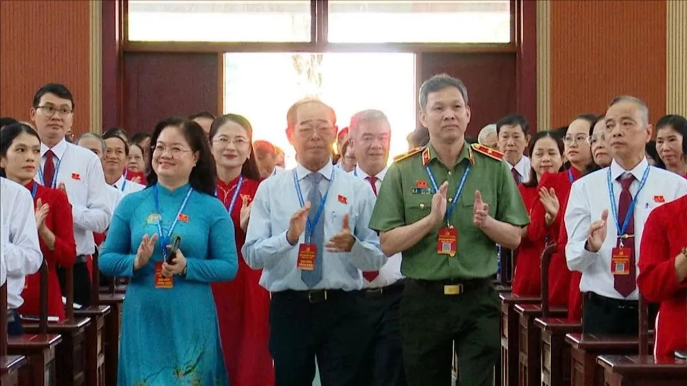 Trưởng Ban Nội chính Thành ủy TPHCM Nguyễn Thị Mỹ Hằng cùng Thiếu tướng Tạ Văn Đẹp, Phó Giám đốc Công an TPHCM tới dự đại hội. Ảnh: XUÂN TRUNG gen-h-z6883359374158_1e56cd45aff80a54afe1d333b3b9f543.jpg