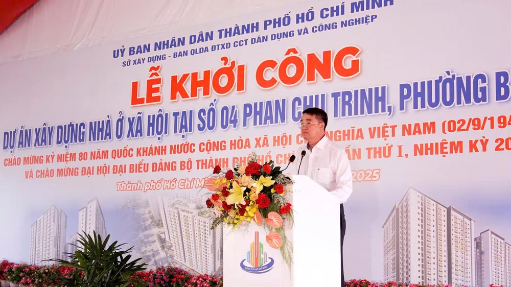 Ông Nguyễn Văn Trường, Phó Giám đốc Ban Quản lý Dự án Đầu tư Xây dựng các công trình dân dụng và Công nghiệp TPHCM phát biểu tại buổi lễ. Ảnh: HOÀNG HÙNG gen-h-z6886143540507_d6c311b25f1f285ba437868571abfd5e.jpg