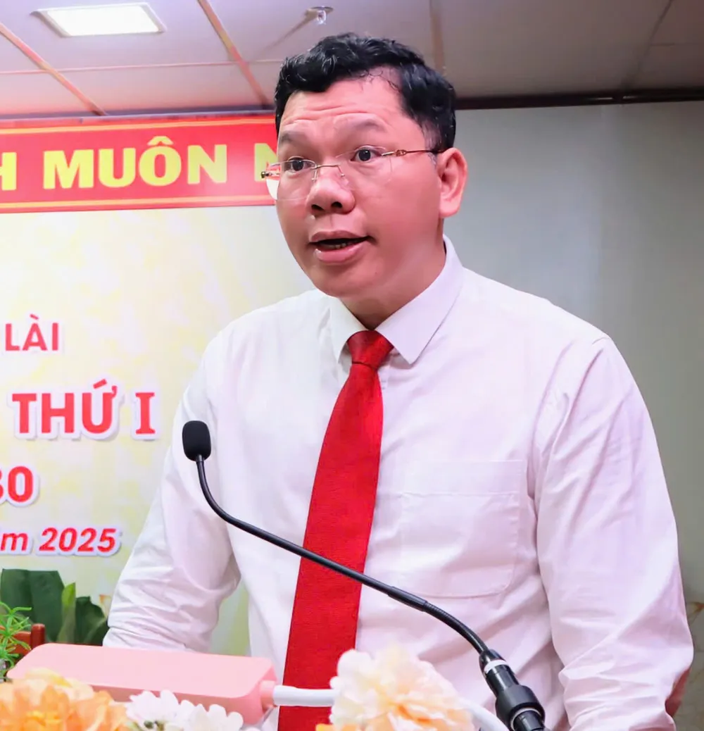 Đồng chí Hoàng Nguyên Dinh phát biểu chỉ đạo đại hội 1.jpg