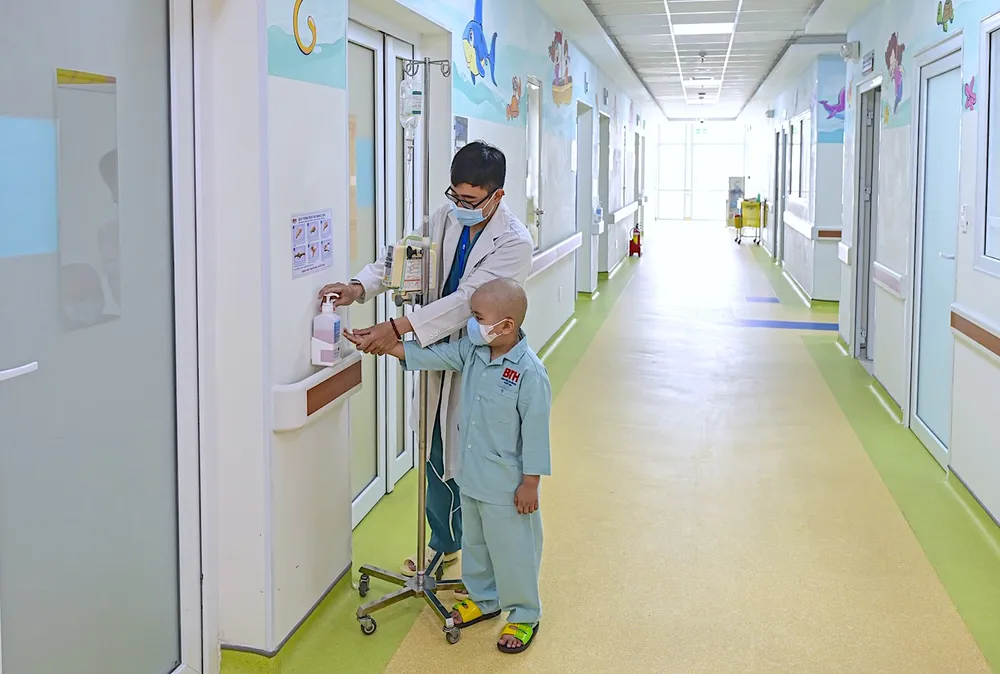 Bệnh nhi được điều trị, chăm sóc trong không gian hiện đại tại Bệnh viện Truyền máu Huyết học TPHCM PSA Anh11-2.jpg