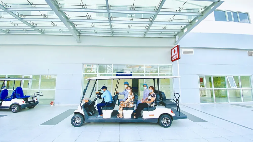 Xe điện đưa rước người bệnh và thân nhân tại Bệnh viện Truyền máu Huyết học TPHCM PSA Anh13-XE ĐIỆN.jpg
