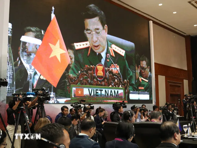 Đại tướng Phan Văn Giang, Ủy viên Bộ Chính trị, Phó Bí thư Quân ủy Trung ương, Bộ trưởng Bộ Quốc phòng, phát biểu tại Hội nghị Bộ trưởng Quốc phòng ASEAN lần thứ 17 tại Indonesia tháng 11-2023. Ảnh: TTXVN Đại tướng Phan Văn Giang, Ủy viên Bộ Chính trị, Phó Bí thư Quân ủy Trung ương, Bộ trưởng Bộ Quốc phòng, phát biểu tại Hội nghị Bộ trưởng Quốc phòng ASEAN lần thứ 17 tại Indonesia tháng 11-2023. Ảnh: TTXVN