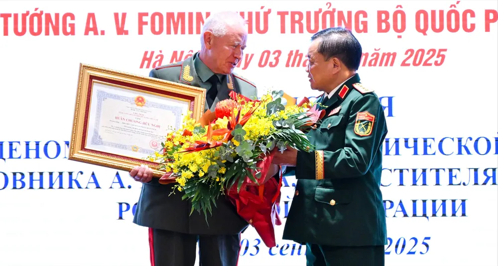 Thượng tướng Alexander Vasilyevich Fomin cảm ơn tình cảm mà Đảng, Nhà nước và Bộ Quốc phòng Việt Nam dành cho cá nhân ông. Ảnh: ĐỖ TRUNG dsc-0120-1791-9372.jpg