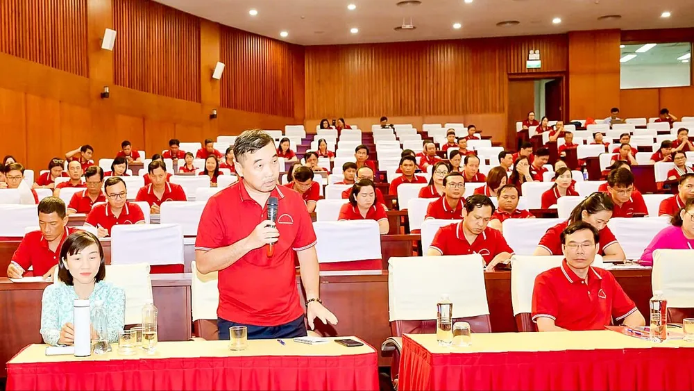 Đại biểu góp ý tại Hội nghị Giao ban công tác Tuyên giáo và Dân vận 7 tháng đầu năm 2025 của Ban Tuyên giáo và Dân vận Thành ủy TPHCM Ảnh: VĂN MINH H1c.jpg