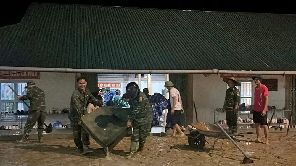 Trường lớp phủ đầy bùn ngay đầu năm học mới ở xã Thàng Tín. Ảnh: Báo Tuyên Quang IMG_2222.jpeg