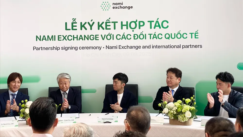 Đại diện nền tảng giao dịch Nami Exchange ký biên bản hợp tác chuyển giao công nghệ với tập đoàn Cipher Core tempimagegzjm3r-2178-7197.jpg