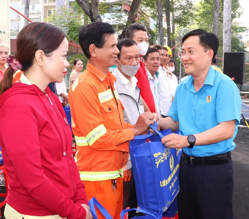 Tổ chức công đoàn TPHCM chăm lo quà tết đến công nhân lao động anh-2-9711-1894.jpg