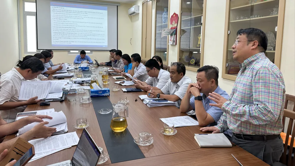 Chủ đầu tư dự án Chung cư Astoria, phường Bình Trưng, TPHCM phát biểu tại cuộc họp chiều ngày 11-9. Ảnh: THANH HIỀN