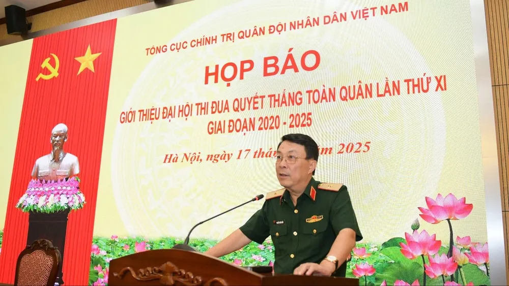 Thiếu tướng Nguyễn Xuân Thủy, Phó Cục trưởng Cục Tuyên huấn phát biểu tại họp báo. Ảnh: QUANG VINH