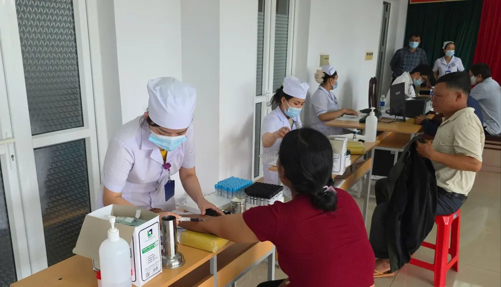 255 bệnh nhân trong vụ máy tán sỏi hỏng được thăm khám miễn phí z7044589727936-b1a94cb085030f6bc756fa8dca3cfd4f-624-6256.jpg