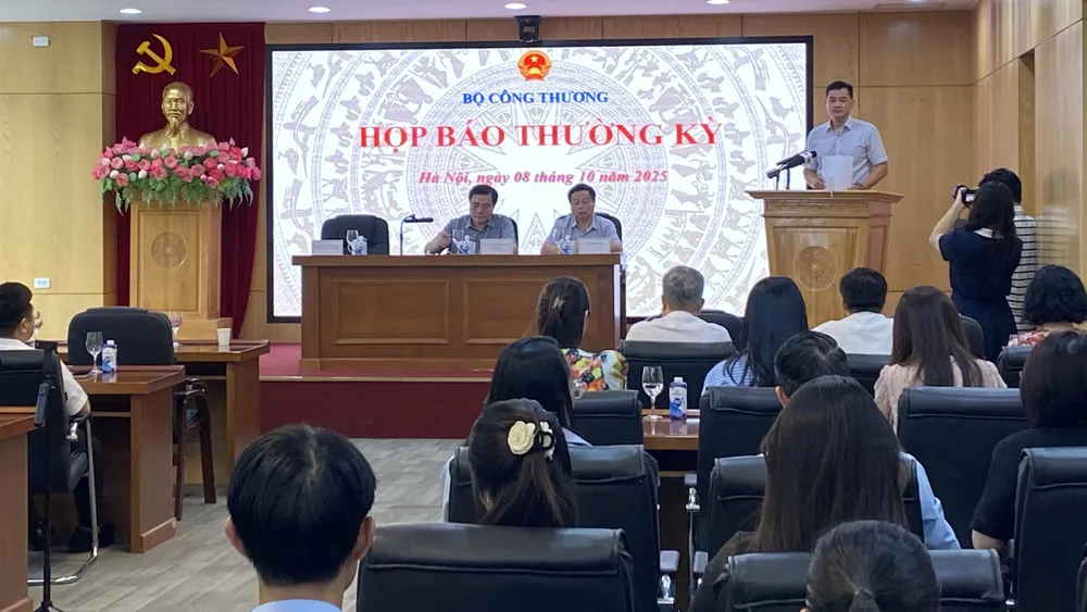 Họp báo thường kỳ tại trụ sở Bộ Công thương, chiều 8-10 do Thứ trưởng Nguyễn Sinh Nhật Tân chủ trì 1.jpg