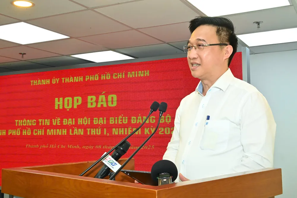 Phó Bí thư Thành ủy TPHCM Đặng Minh Thông phát biểu tại buổi họp báo. Ảnh: VIỆT DŨNG gen-o-1.jpg