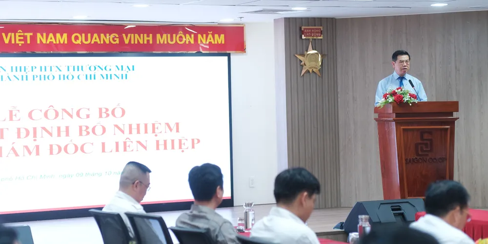 Đồng chí Nguyễn Văn Dũng, Phó Chủ tịch UBND TPHCM phát biểu giao nhiệm vụ tại buổi lễ 3dong-chi-nguyen-van-dung-thanh-uy-vien-uy-vien-ban-thuong-vu-dang-uy-pho-chu-tich-ubnd-tp-ho-chi-minh-phat-bieu-giao-nhiem-vu-tai-buoi-le-2338-8629.jpg