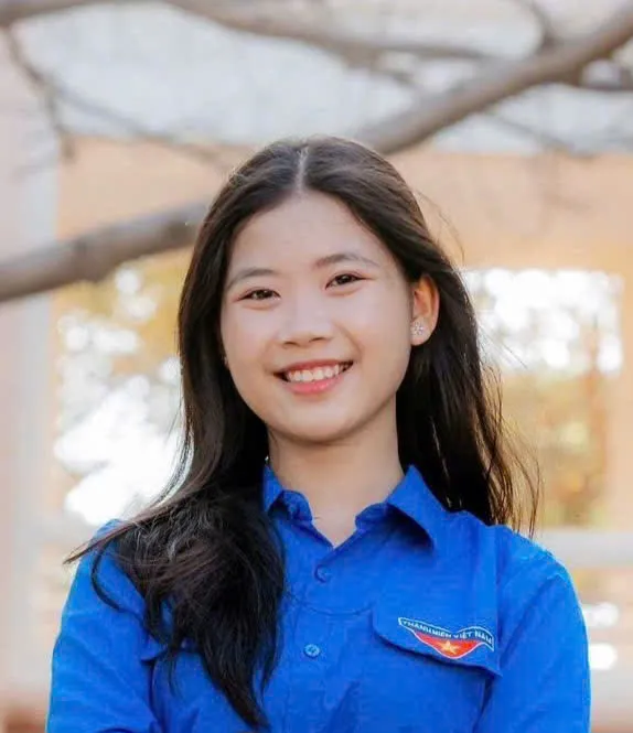 Em Phạm Khánh Huyền.jpg