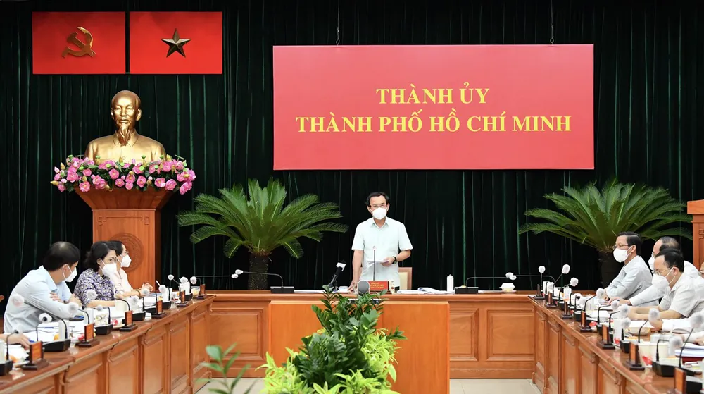 Bí thư Thành ủy TPHCM Nguyễn Văn Nên chủ trì một phiên họp phòng chống dịch Covid-19 trên địa bàn, ngày 11-9-2021. Ảnh: Việt dũng M3 - 11.jpg