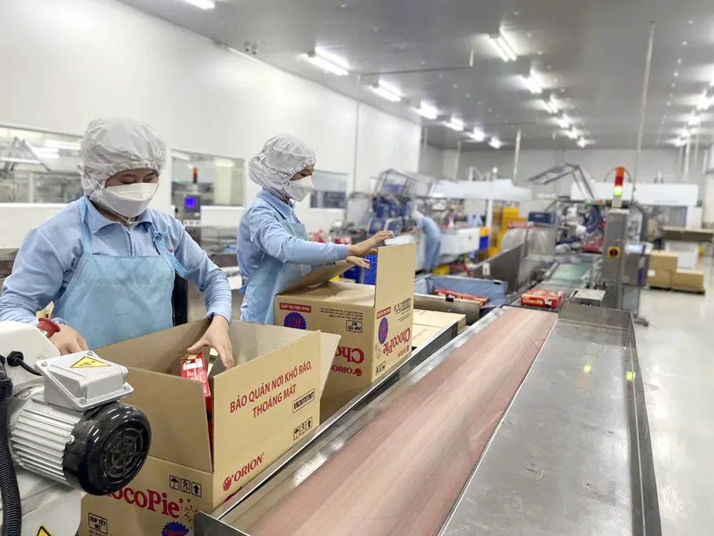 Dây chuyền sản xuất tại Nhà máy sản xuất thông minh của Công ty TNHH Thực phẩm Orion Vina. Ảnh: Phương Lê M7b.jpg
