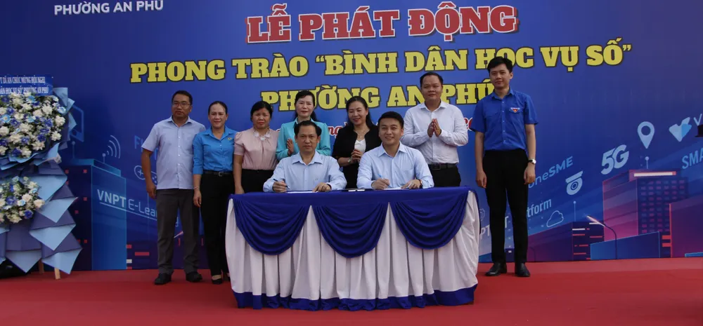 UBND phường An Phú và Ủy ban MTTQ Việt Nam phường An Phú ký kết phối hợp triển khai phong trào “Bình dân học vụ số” mg-6133-6511-9560.jpg