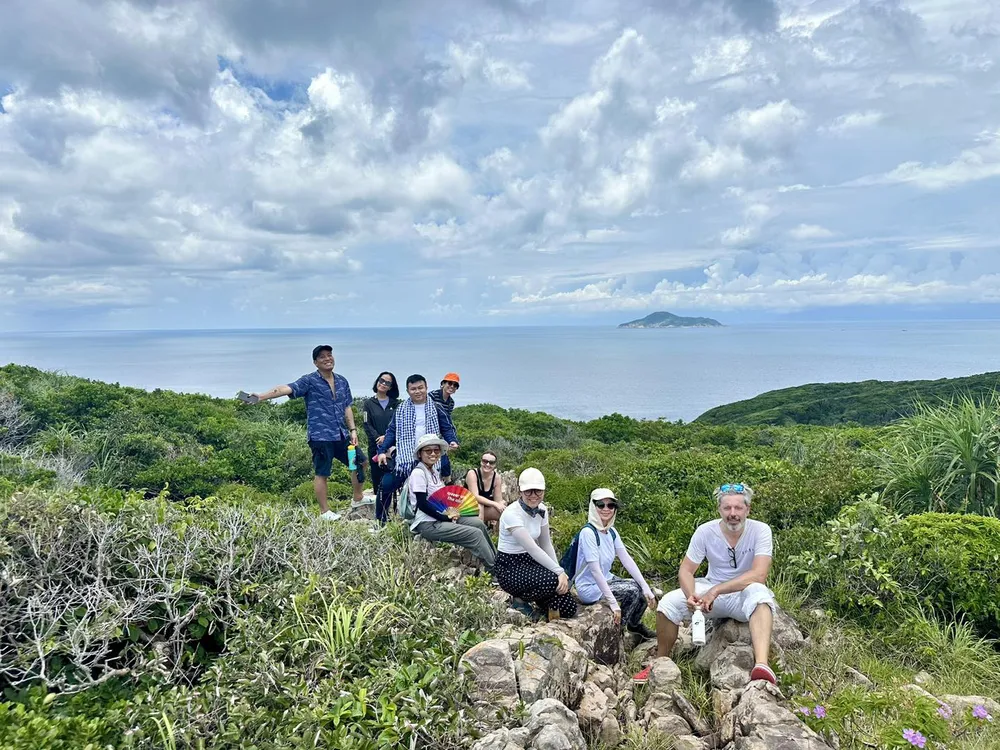 Khách du lịch trải nghiệm tour leo núi, xuyên rừng tại Vườn quốc gia Côn Đảo PSA Anh9- du khach 6.jpg