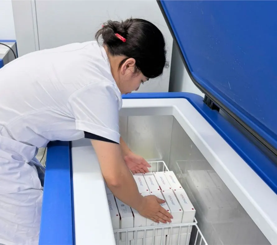 Nhân viên y tế đang sắp xếp vaccine phòng bệnh dại cho người do WHO hỗ trợ tại tỉnh Tuyên Quang picture1-7615-5956.jpg