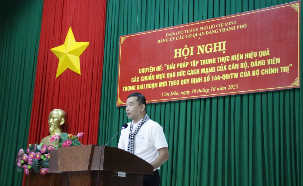 Hội nghị chuyên đề với chủ đề: “Giải pháp tập trung thực hiện hiệu quả các chuẩn mực đạo đức cách mạng của cán bộ, đảng viên trong giai đoạn mới theo Quy định số 144-QĐ/TW của Bộ Chính trị”, chiều 30-10 mg-6257-5598-4597.jpg