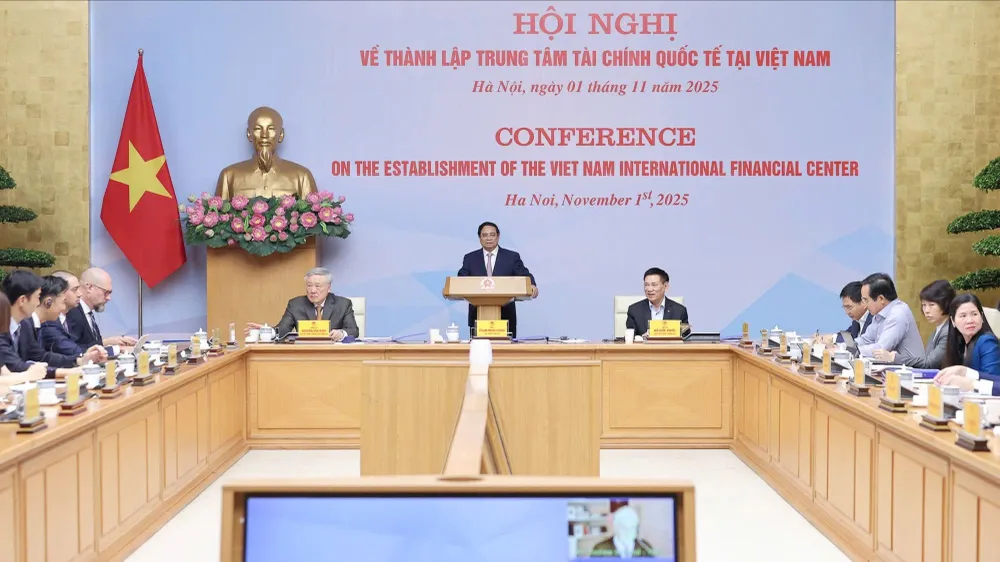 Thủ tướng Phạm Minh Chính chủ trì hội nghị về thành lập Trung tâm tài chính quốc tế tại Việt Nam, ngày 1-11. Ảnh: VIẾT CHUNG