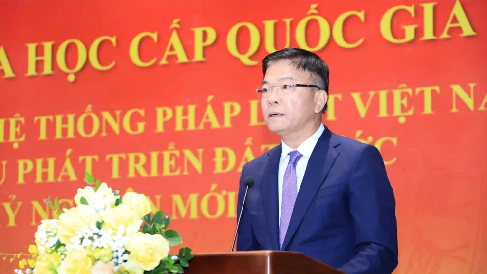 Phó Thủ tướng Chính phủ Lê Thành Long phát biểu khai mạc hội thảo, sáng 1-11