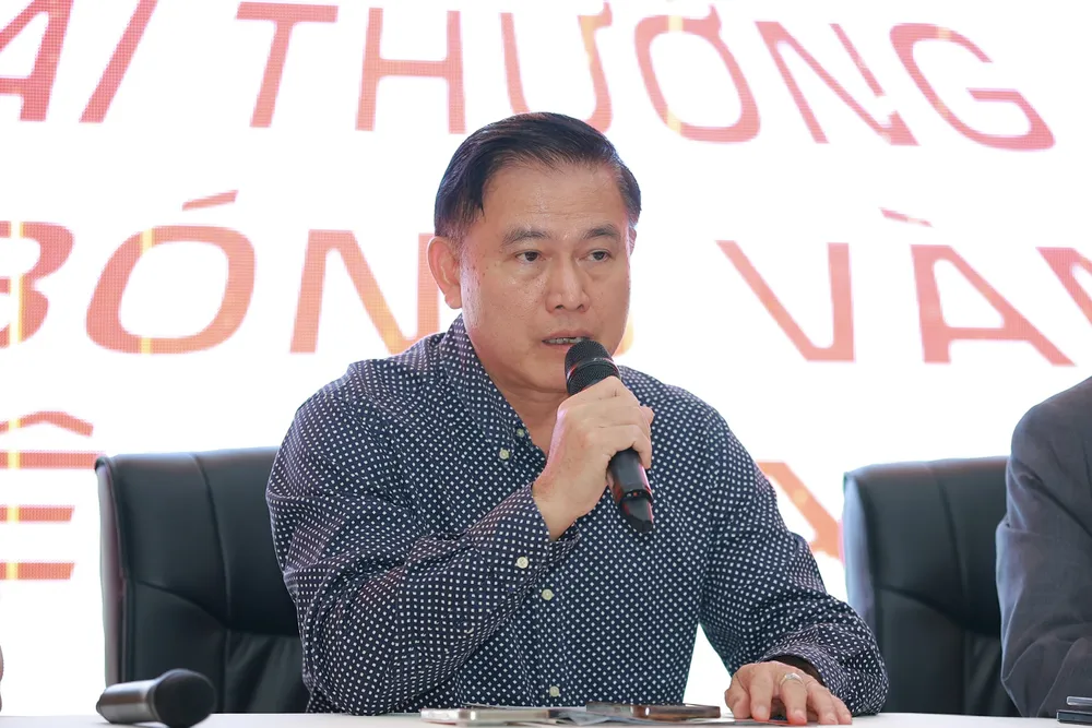 Ông Trần Anh Tú trả lời câu hỏi của phóng viên