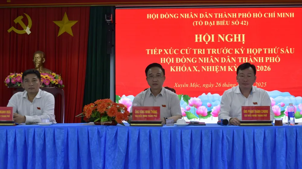 Đồng chí Đặng Minh Thông tham dự buổi tiếp xúc cử tri hai xã Xuyên Mộc và Bình Châu