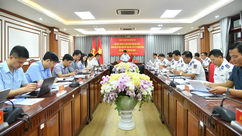 Quang cảnh buổi làm việc