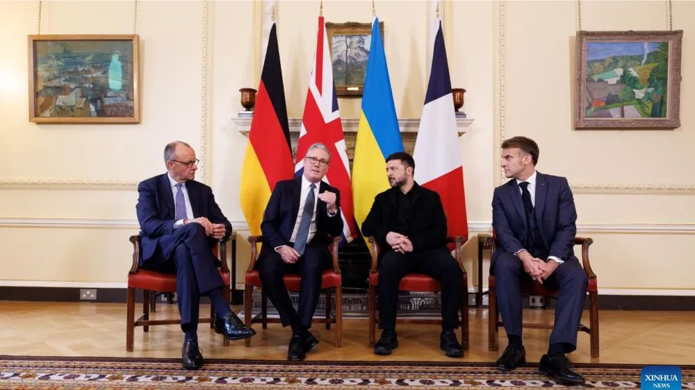 Tổng thống Ukraine Volodymyr Zelensky gặp các nhà lãnh đạo Anh, Pháp, Đức tại Anh vào ngày 8-12. Ảnh: XINHUA 