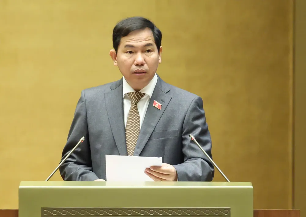 Generalsekreterare och chef för nationalförsamlingens kansli Le Quang Manh rapporterar vid sessionen. Foto: QUANG PHUC manh-8651-9589.jpg