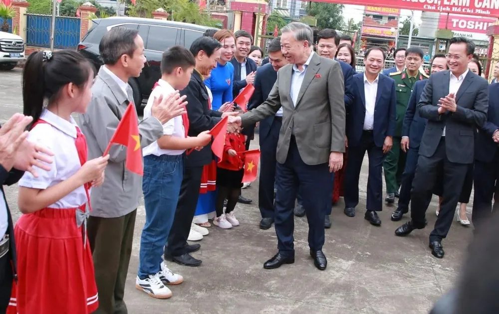 TÔ LÂM VÀ ND KIẾN XƯƠNG .jpg