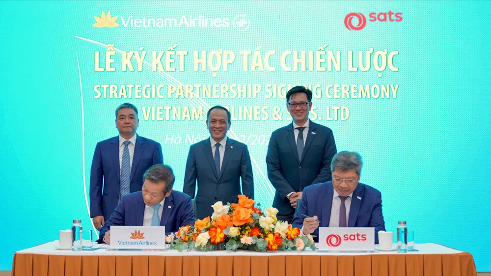 Hãng hàng không quốc gia Vietnam Airlines và Tập đoàn dịch vụ hàng không Singapore Airport Terminal Services (SATS) ký kết thỏa thuận hợp tác chiến lược, ngày 17-12
