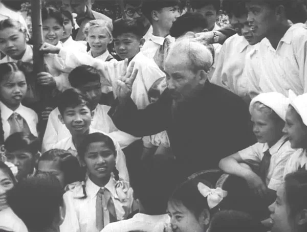 Hình ảnh Bác Hồ trong bộ phim tài liệu "Hồ Chí Minh trên đất nước Lênin”.