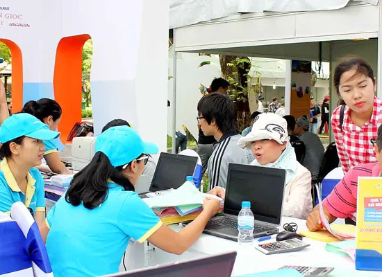 Khách mua tour dịp lễ 30-4 và 1-5 tại Ngày hội Du lịch TPHCM năm 2017