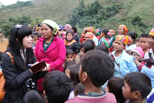 Tác nghiệp phía sau trang báo ảnh 3 Tác nghiệp phía sau trang báo ảnh 3