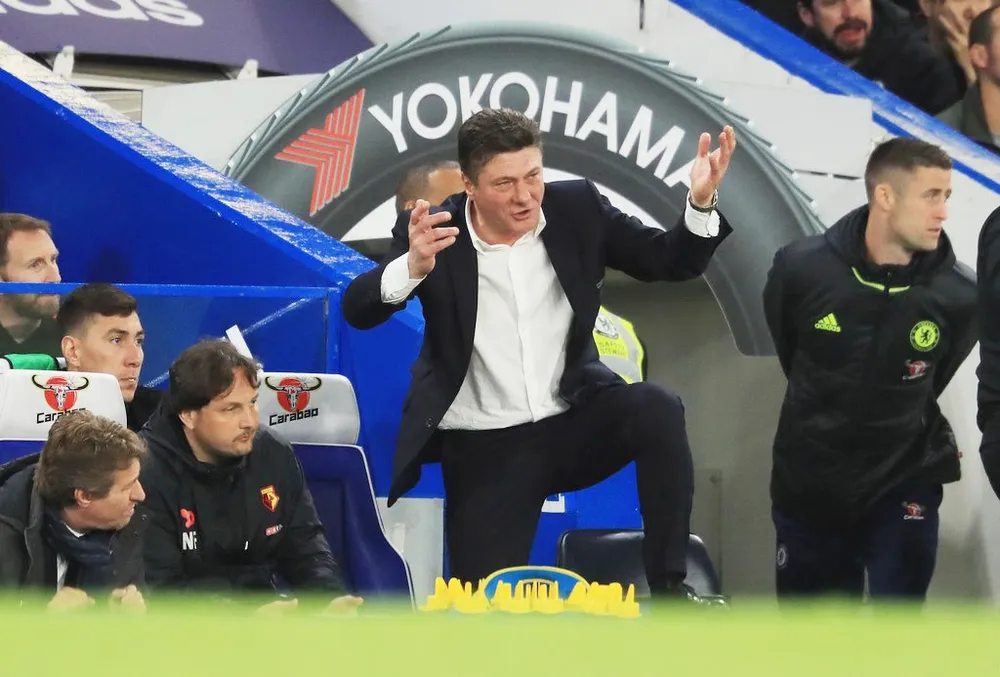 Ông Mazzarri (giữa) không thể cải thiện thành tích của Watford trước bão chấn thương.