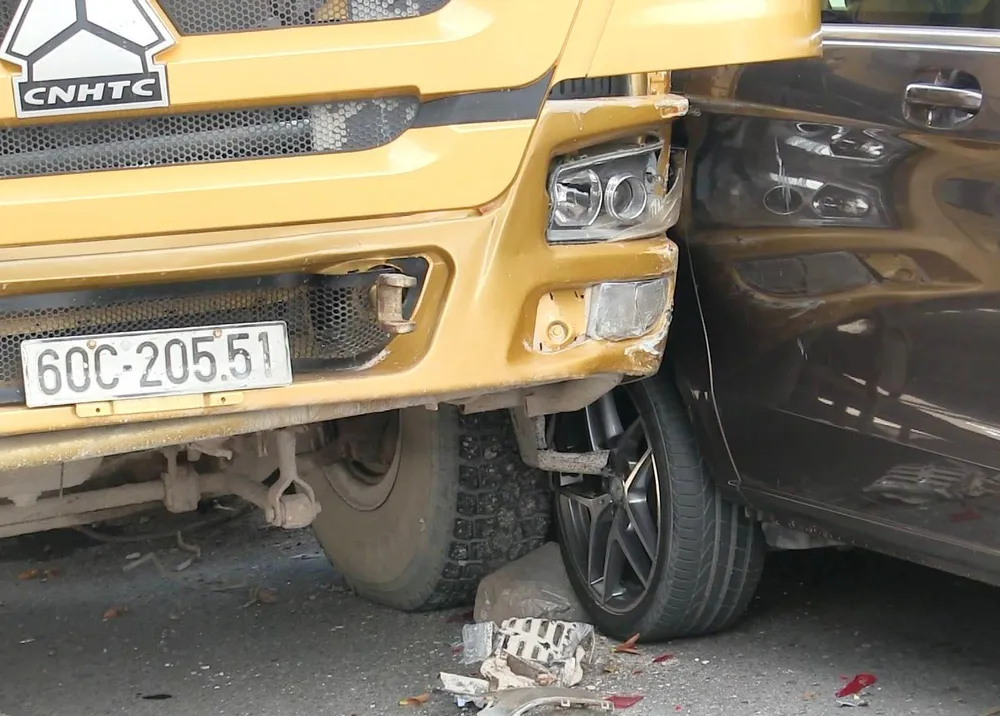 Va chạm liên hoàn 6 phương tiện trên đường Trường Chinh, quận Tân Bình ảnh 3