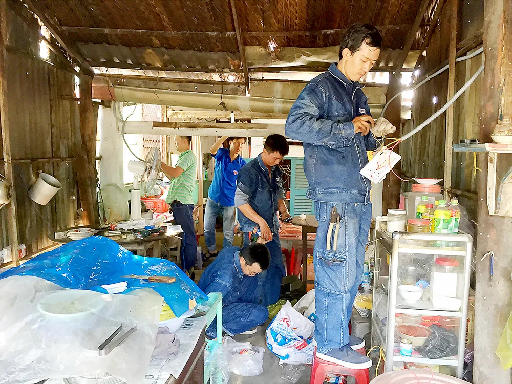 Anh Nguyễn Duy Đạt tham gia chương trình “Nguồn sáng an toàn, tiết kiệm vì an sinh xã hội” tại huyện Bình Chánh