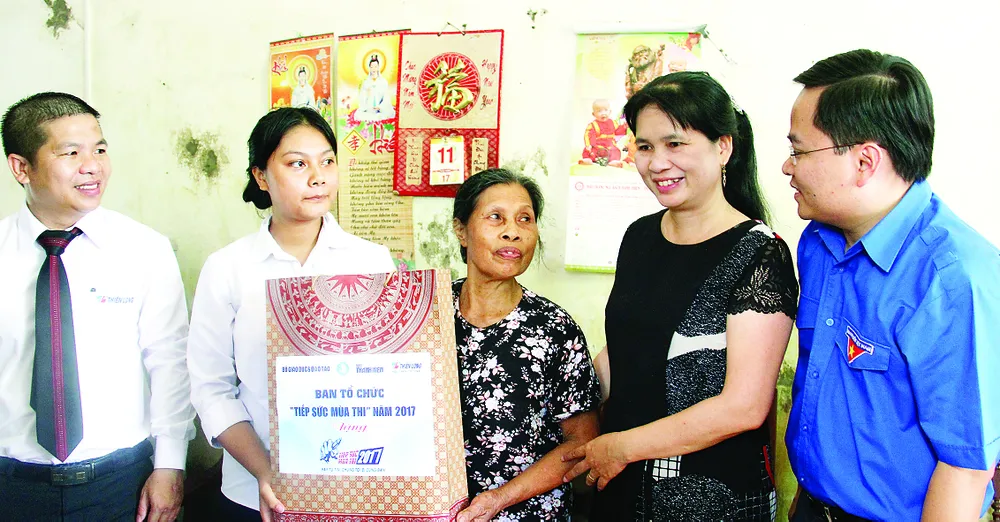 16 năm Tập đoàn Thiên Long đồng hành cùng chương trình Tiếp Sức Mùa Thi ảnh 2 16 năm Tập đoàn Thiên Long đồng hành cùng chương trình Tiếp Sức Mùa Thi ảnh 2