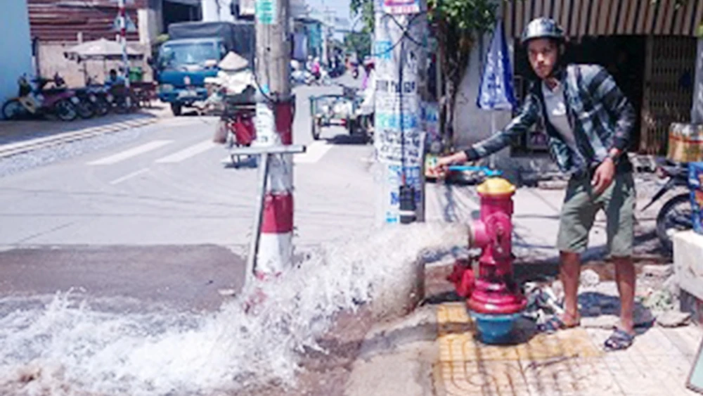 Lắp đặt thêm trụ nước chữa cháy tại các KDC có nguy cơ cháy nổ cao